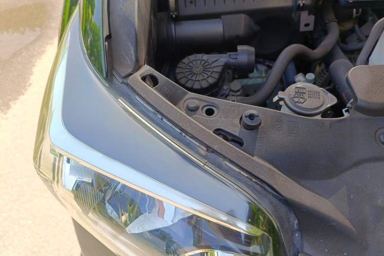 Used Toyota Prado 2010 2.7L Automatic Deluxe Edition Engine Bay Right