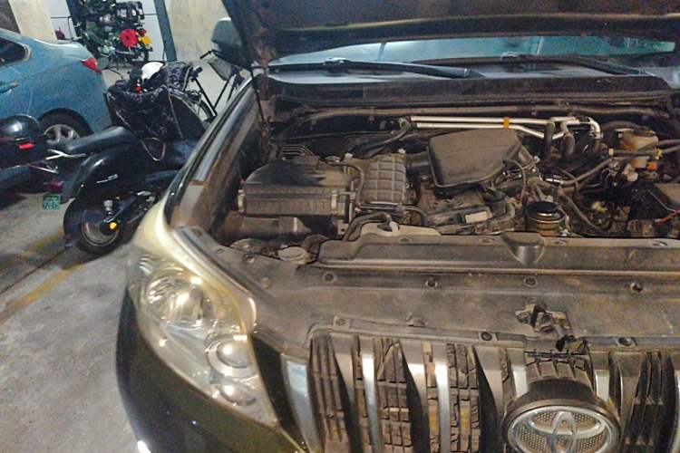 Used Toyota Prado 2010 2.7L Automatic Deluxe Edition Engine Bay Right