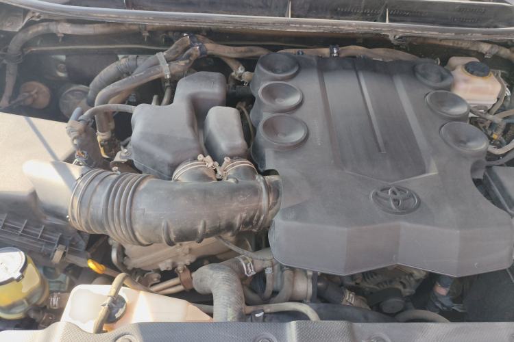 Used Toyota Prado 2010 4.0L Automatic TX-L NAVI Engine Bay