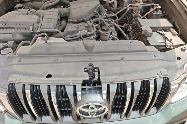 Used Toyota Prado 2010 2.7L Automatic Deluxe Edition Engine Bay
