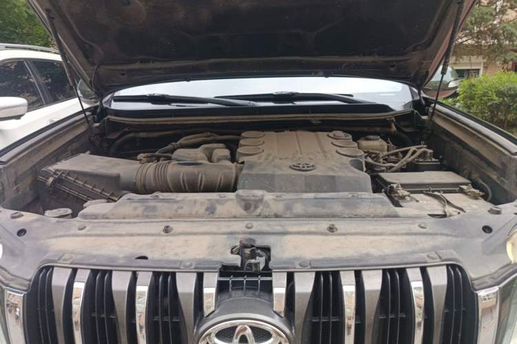 Used Toyota Prado 2010 4.0L Automatic TX-L Engine Bay