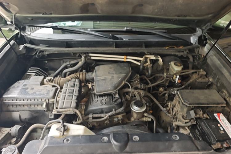 Used Toyota Prado 2010 2.7L Automatic Deluxe Edition Engine Bay