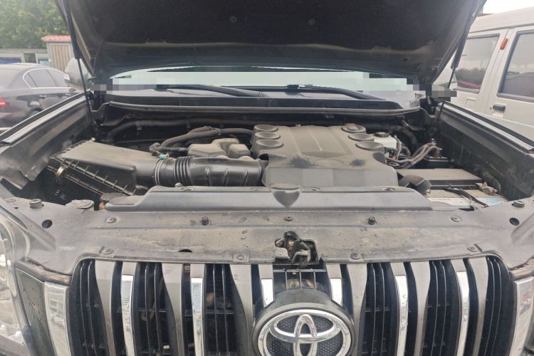 Used Toyota Prado 2010 4.0L Automatic TX-L Engine Bay