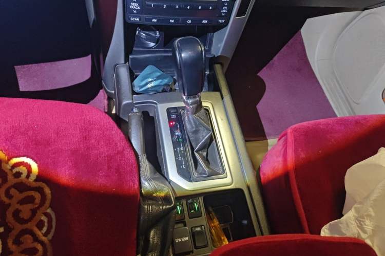 Used Toyota Prado 2010 2.7L Automatic Standard Edition Gear Lever