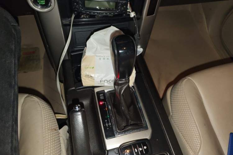 Used Toyota Prado 2010 4.0L Automatic TX-L Gear Lever