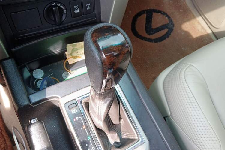 Used Toyota Prado 2010 4.0L Automatic TX-L Gear Lever