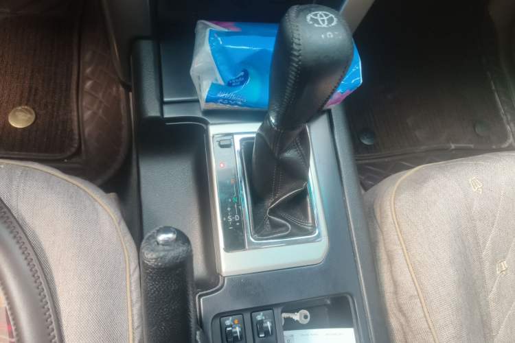 Used Toyota Prado 2010 4.0L Automatic TX-L Gear Lever