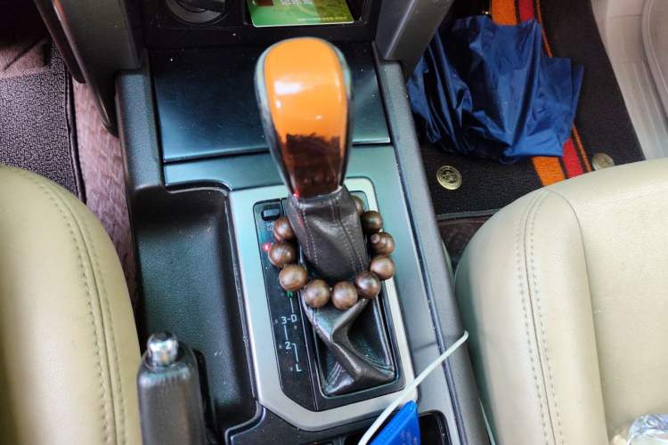 Used Toyota Prado 2010 2.7L Automatic Standard Edition Gear Lever