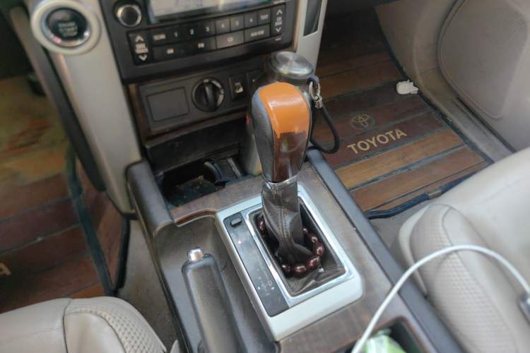 Used Toyota Prado 2010 4.0L Automatic VX Gear Lever
