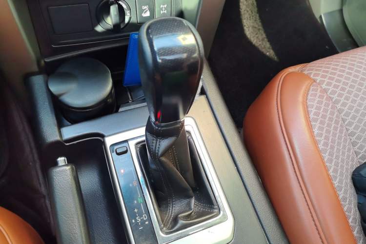 Used Toyota Prado 2010 4.0L Automatic TX-L Gear Lever