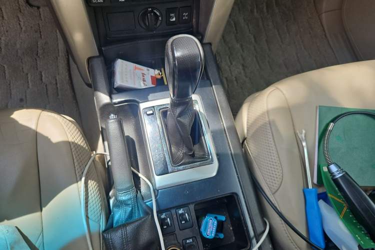 Used Toyota Prado 2010 4.0L Automatic TX-L Gear Lever