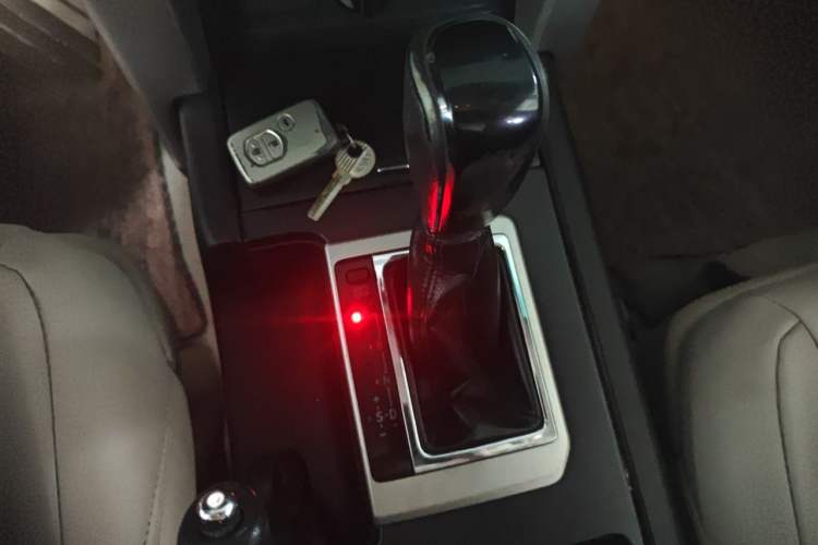 Used Toyota Prado 2010 4.0L Automatic TX-L Gear Lever