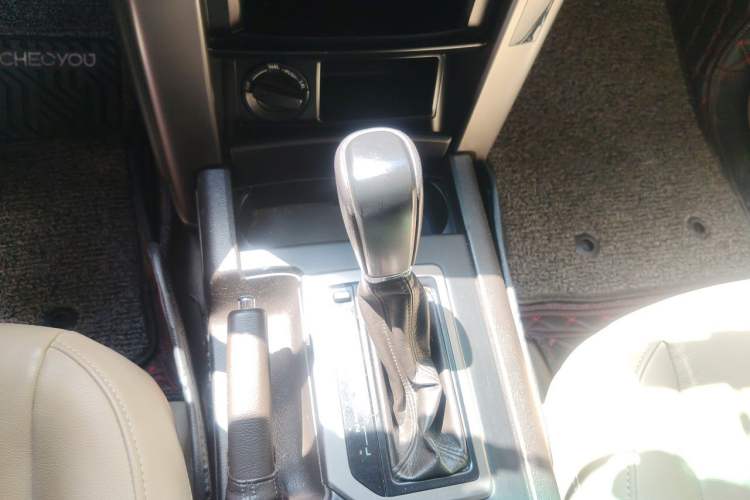 Used Toyota Prado 2010 2.7L Automatic Standard Edition Gear Lever