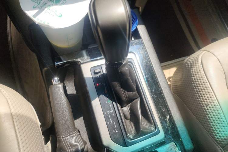 Used Toyota Prado 2010 2.7L Automatic Deluxe Edition Gear Lever