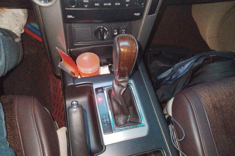 Used Toyota Prado 2010 4.0L Automatic TX-L NAVI Gear Lever