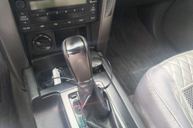 Used Toyota Prado 2010 2.7L Automatic Standard Edition Gear Lever
