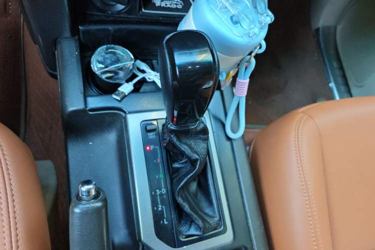 Used Toyota Prado 2010 2.7L Automatic Deluxe Edition Gear Lever