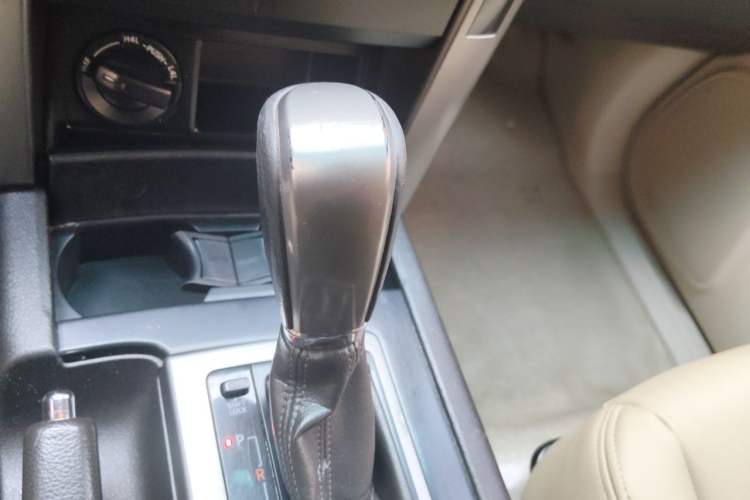 Used Toyota Prado 2010 2.7L Automatic Deluxe Edition Gear Lever