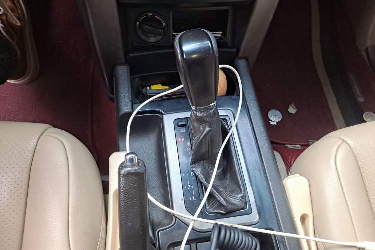 Used Toyota Prado 2010 2.7L Automatic Deluxe Edition Gear Lever