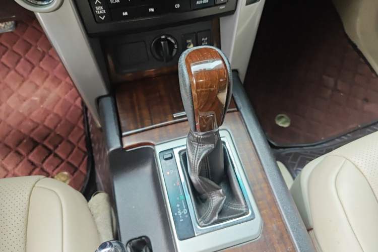 Used Toyota Prado 2010 4.0L Automatic VX Gear Lever