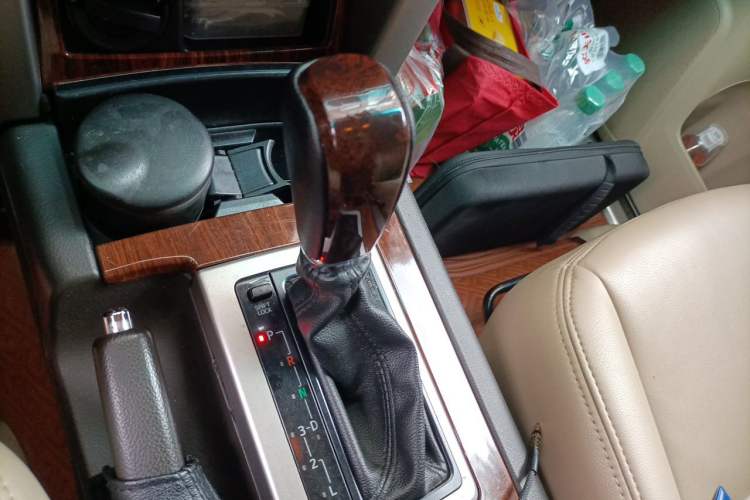 Used Toyota Prado 2010 2.7L Automatic Deluxe Edition Gear Lever