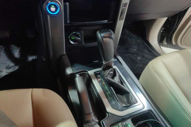 Used Toyota Prado 2010 2.7L Automatic Standard Edition Gear Lever