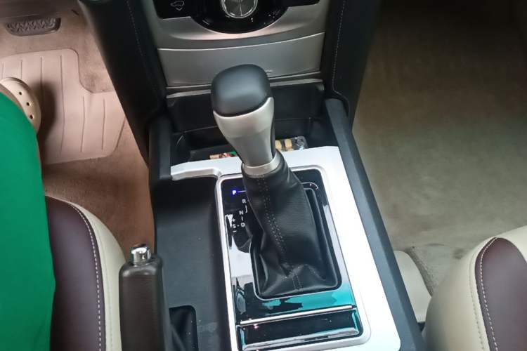 Used Toyota Prado 2010 2.7L Automatic Standard Edition Gear Lever
