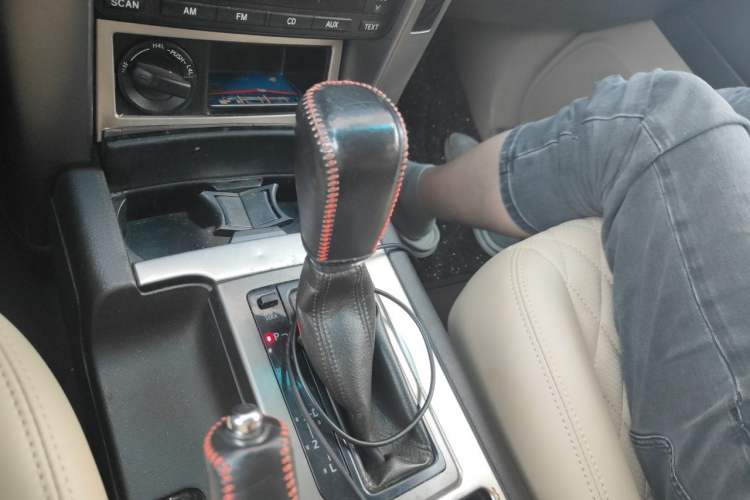 Used Toyota Prado 2010 2.7L Automatic Standard Edition Gear Lever