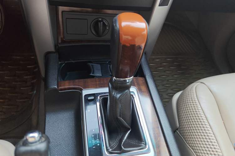 Used Toyota Prado 2010 4.0L Automatic VX Gear Lever