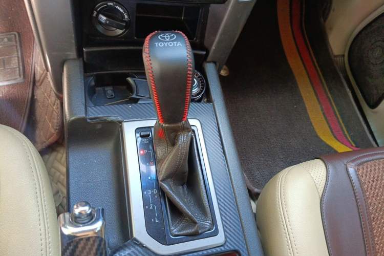 Used Toyota Prado 2010 2.7L Automatic Deluxe Edition Gear Lever