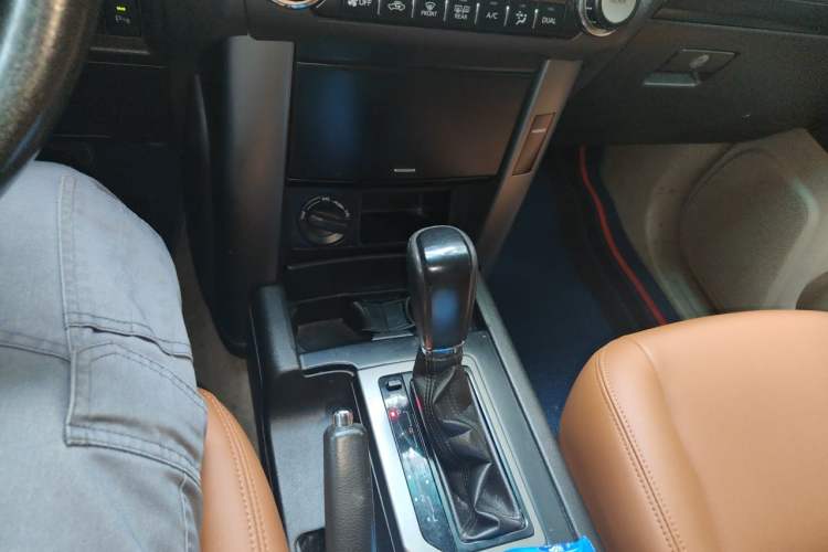 Used Toyota Prado 2010 2.7L Automatic Standard Edition Gear Lever