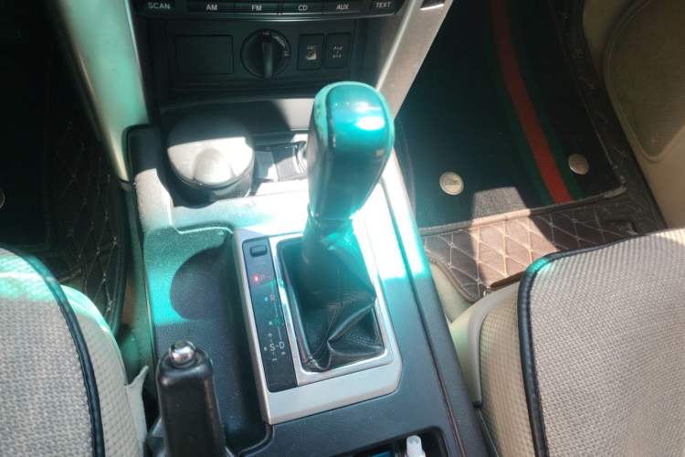 Used Toyota Prado 2010 4.0L Automatic TX-L Gear Lever