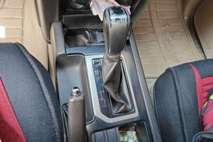 Used Toyota Prado 2010 2.7L Automatic Deluxe Edition Gear Lever