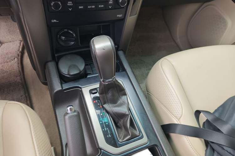 Used Toyota Prado 2010 2.7L Automatic Deluxe Edition Gear Lever