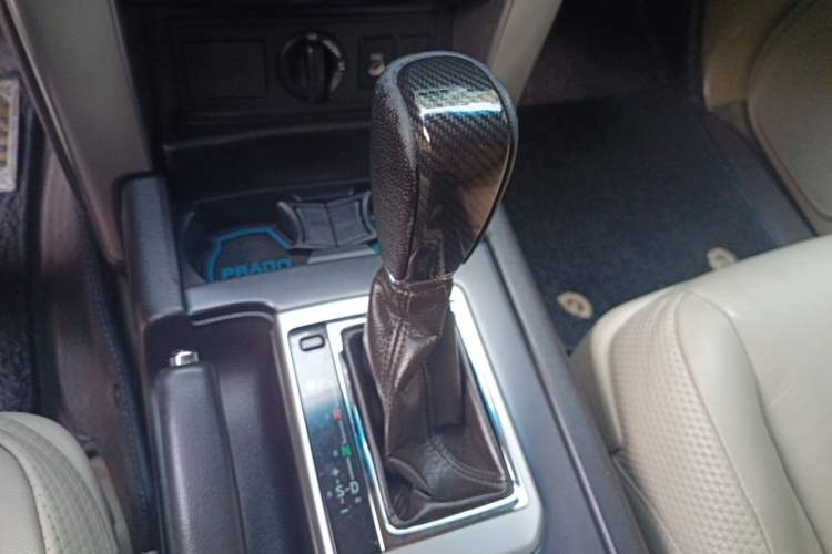 Used Toyota Prado 2010 4.0L Automatic TX-L Gear Lever