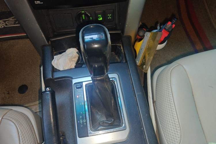 Used Toyota Prado 2010 4.0L Automatic TX-L NAVI Gear Lever
