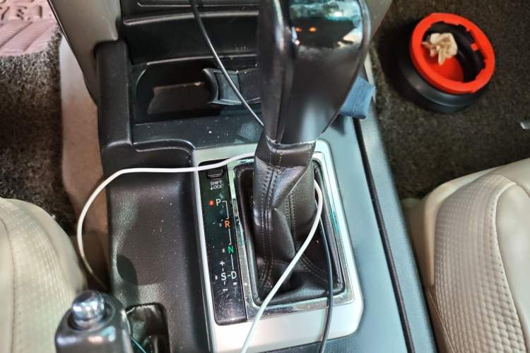 Used Toyota Prado 2010 4.0L Automatic TX-L Gear Lever