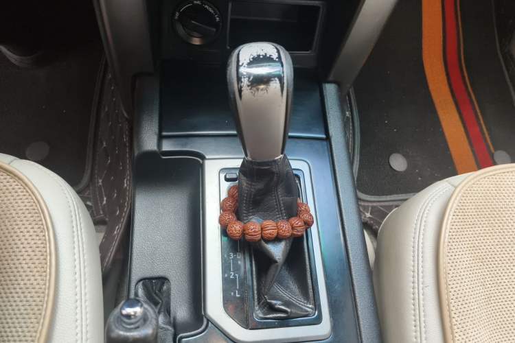 Used Toyota Prado 2010 2.7L Automatic Standard Edition Gear Lever