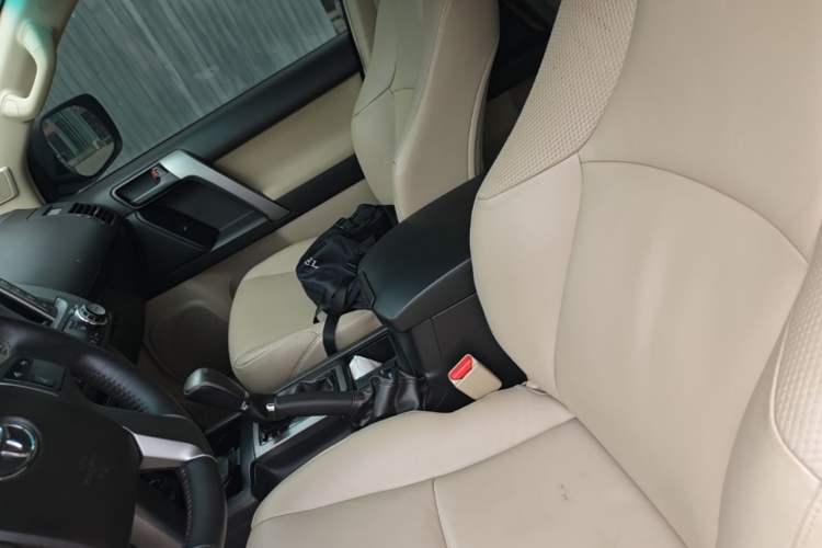 Used Toyota Prado 2010 2.7L Automatic Deluxe Edition Left Front Seat
