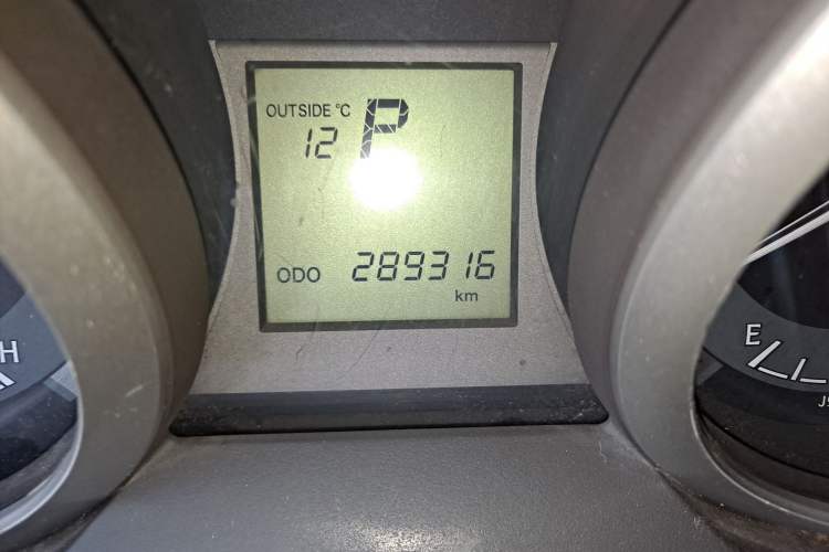 Used Toyota Prado 2010 2.7L Automatic Deluxe Edition Odometer Close Up
