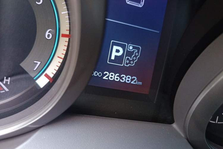 Used Toyota Prado 2010 4.0L Automatic TX-L Odometer Close Up