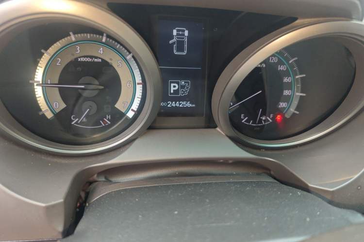 Used Toyota Prado 2010 4.0L Automatic TX-L Odometer Close Up