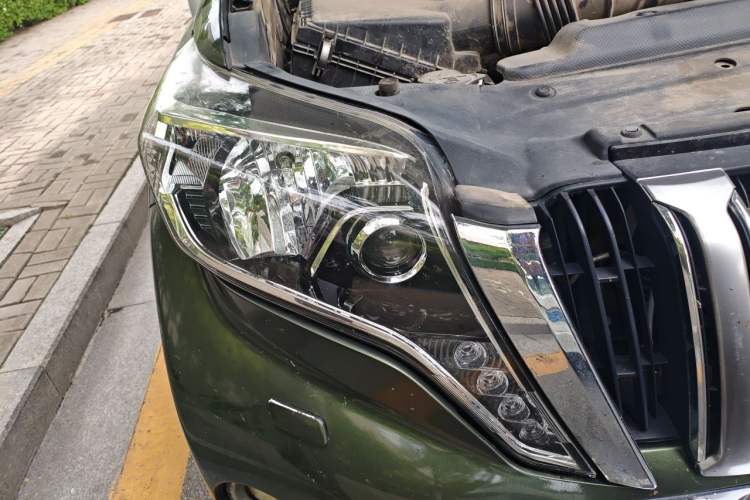 Used Toyota Prado  Right Front Headlight
