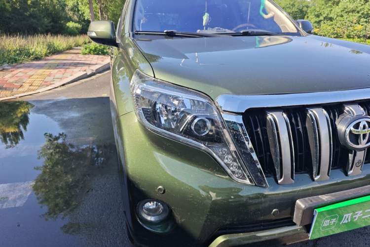 Used Toyota Prado 2010 4.0L Automatic VX NAVI Right Front Headlight
