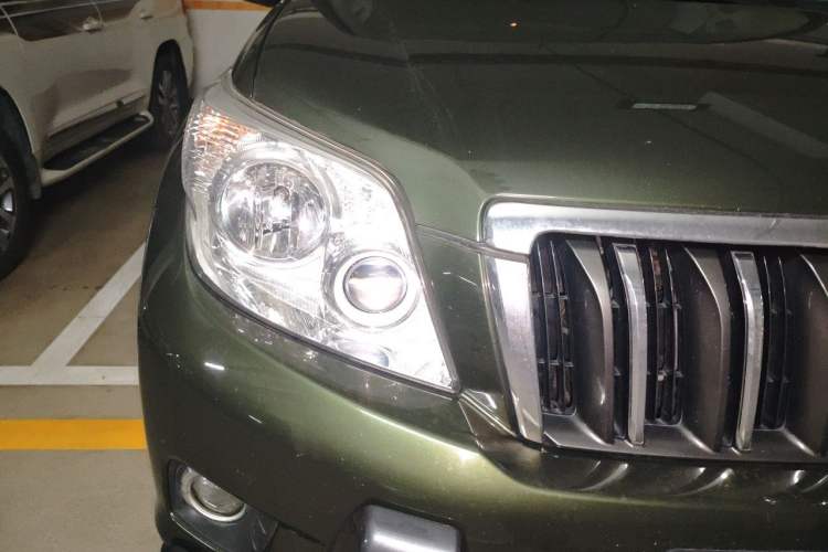 Used Toyota Prado 2010 4.0L Automatic TX Right Front Headlight
