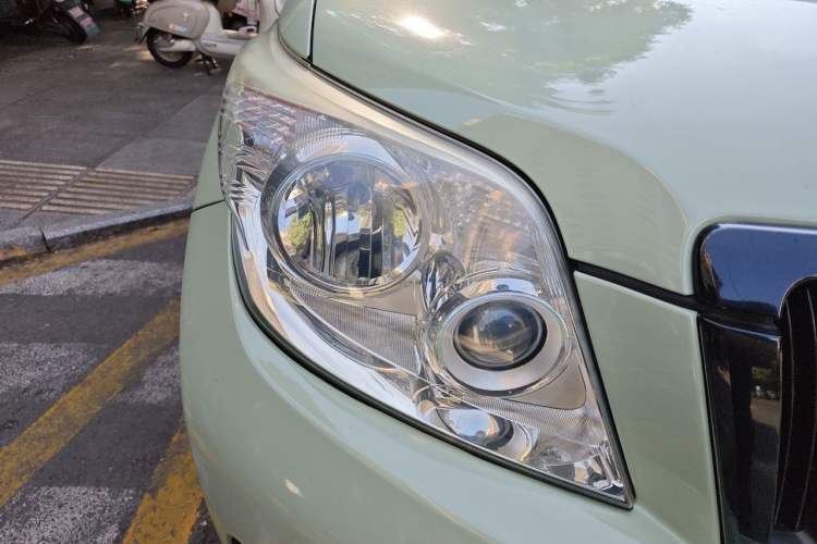 Used Toyota Prado 2010 2.7L Automatic Deluxe Edition Right Front Headlight