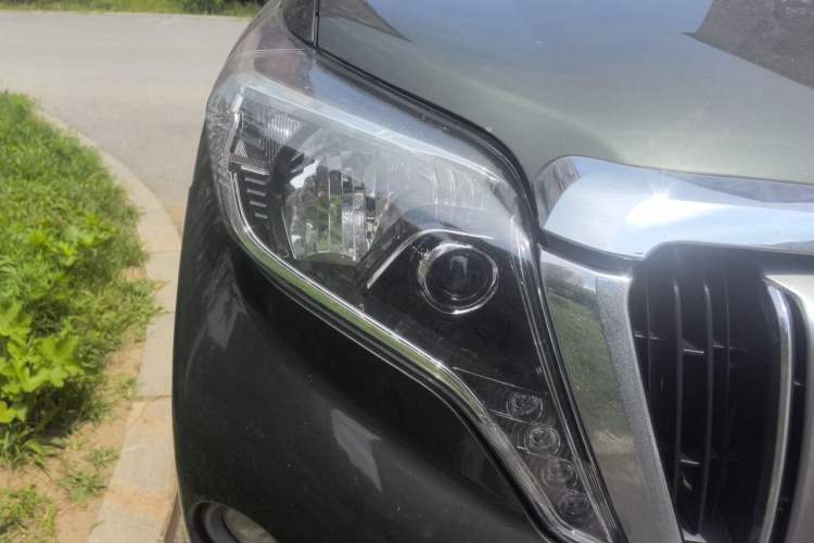 Used Toyota Prado 2010 4.0L Automatic TX-L Right Front Headlight