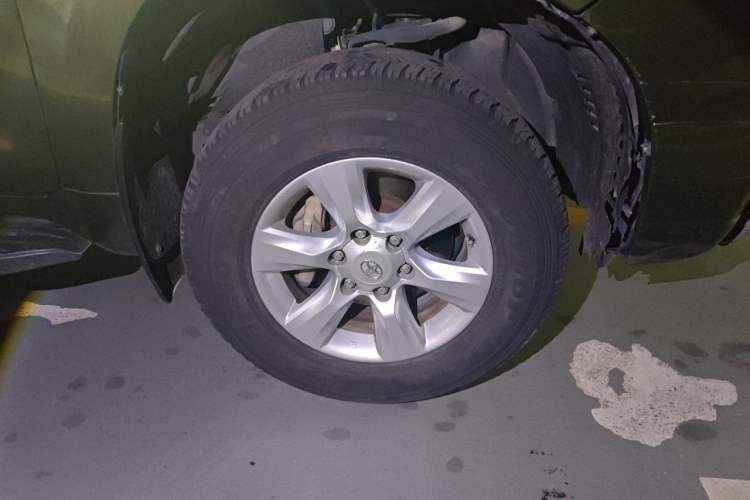Used Toyota Prado 2010 2.7L Automatic Standard Edition Right Front Wheel Hub