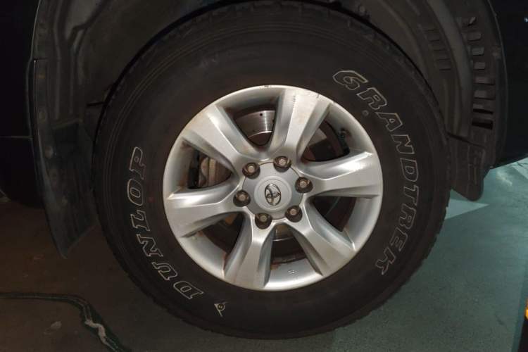 Used Toyota Prado 2010 4.0L Automatic TX-L Right Front Wheel Hub