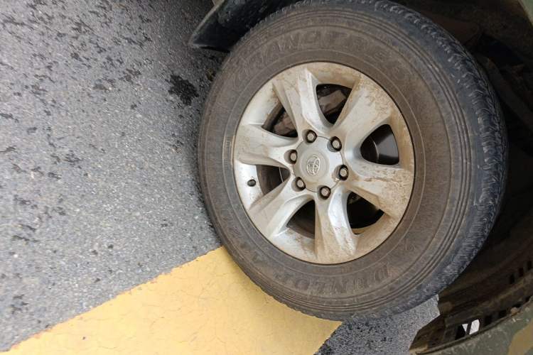 Used Toyota Prado 2010 4.0L Automatic TX-L Right Front Wheel Hub